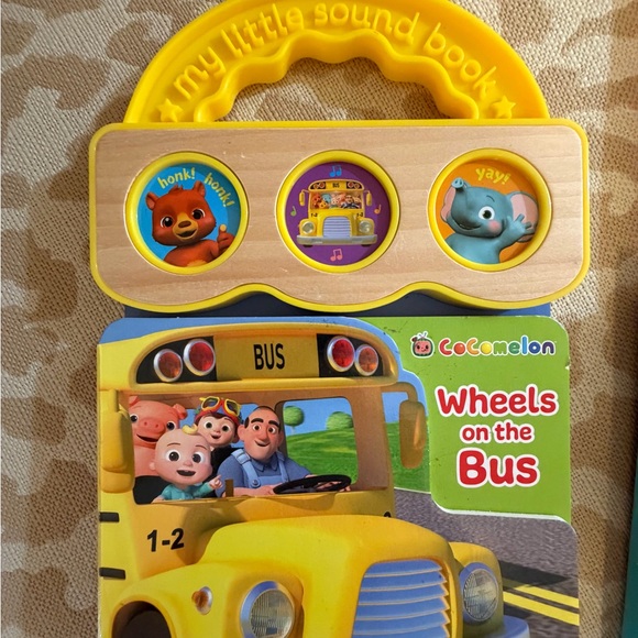 Kids Book Bundle - Picture 2 of 9